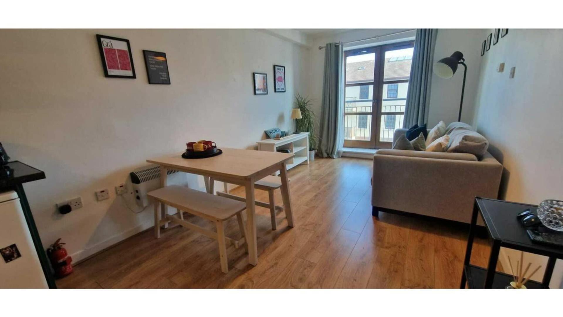 Apartment Large 2bd At Trendy Portobello Centre